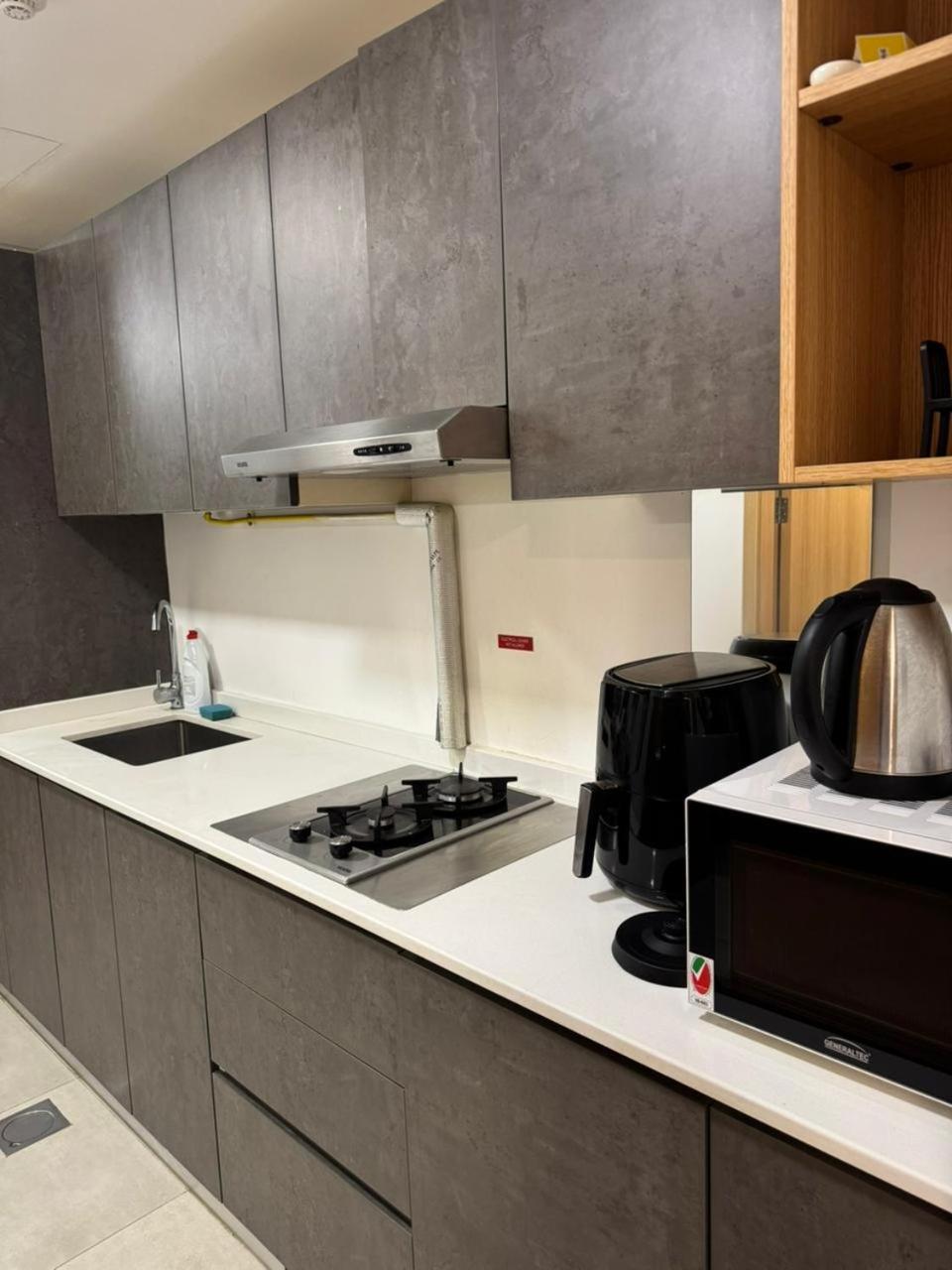 Apartment Pantheon Elysee 1 - Jvc By Golden Casa