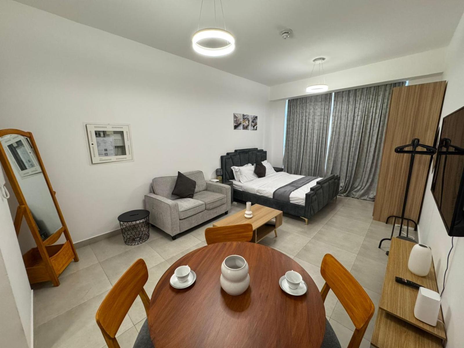 Apartment Pantheon Elysee 1 - Jvc By Golden Casa *